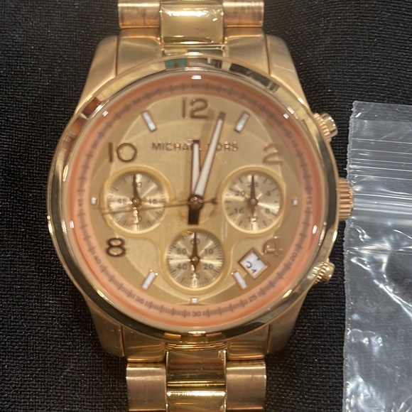 Michael Kors Rose Gold Watch - Picture 3 of 4